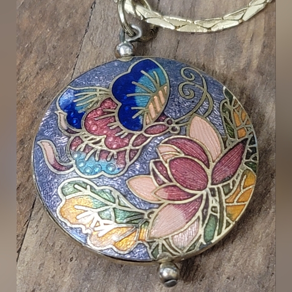Vintage Cloisanne Butterfly And Lotus Pendant On Goldtone Serpentine Chain - Picture 6 of 7